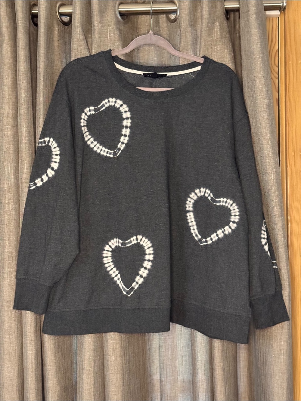 Jane + Delancey Grey & White Heart Tunic Top